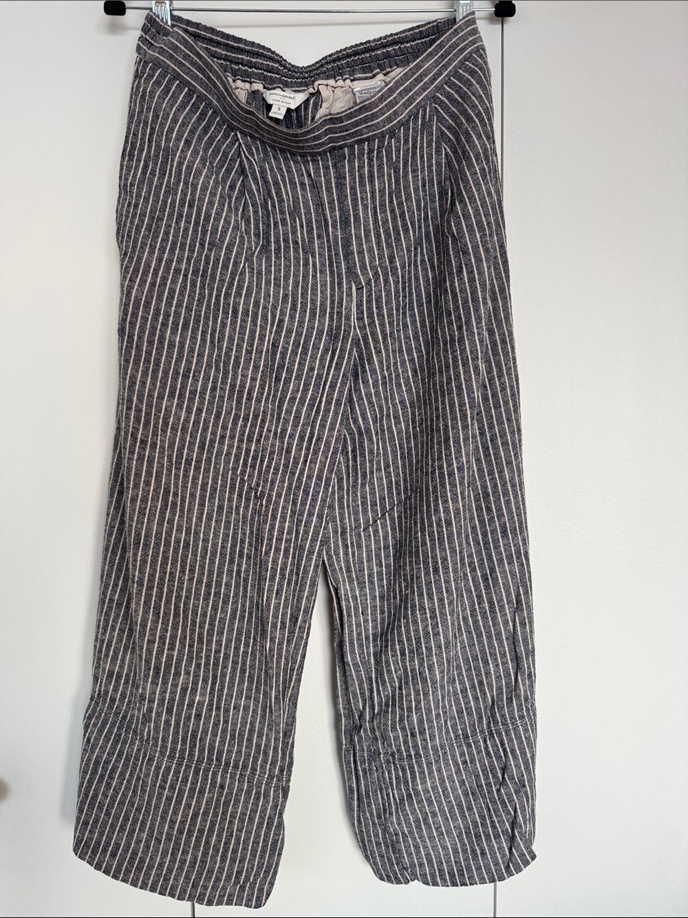 Banana Republic Striped Wide-Leg Cropped Linen Blend Pants in Charcoal and White